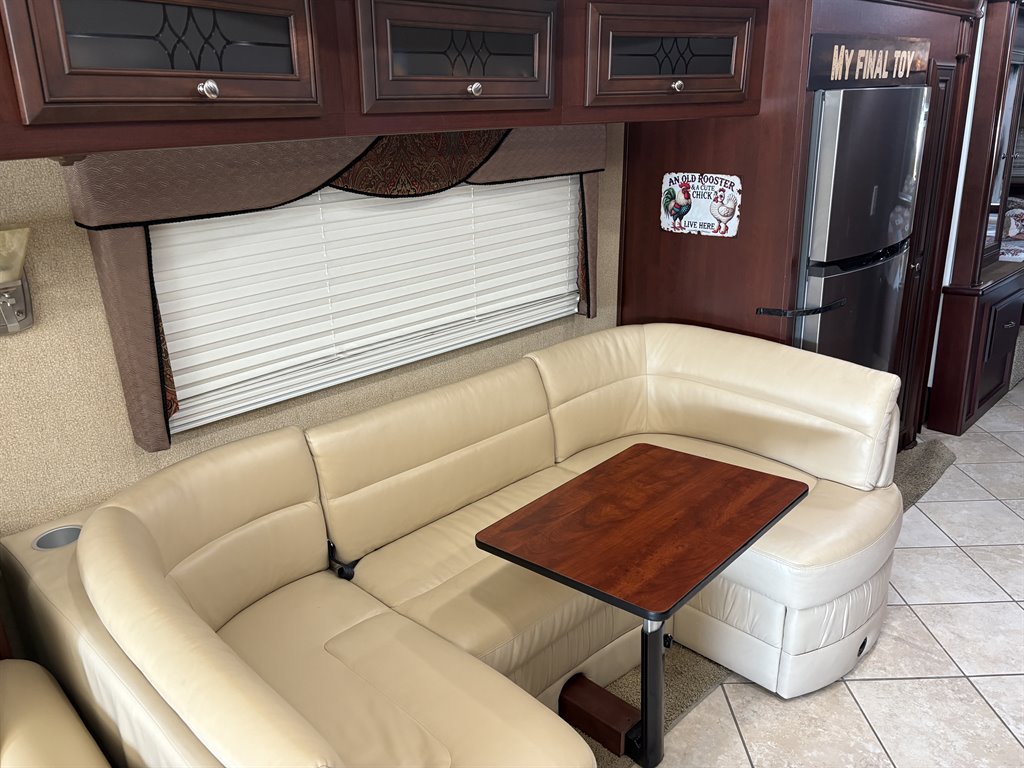 2011 Freightliner Xc Raised Rail Rear Engine Motor Home Chassis - $89,000